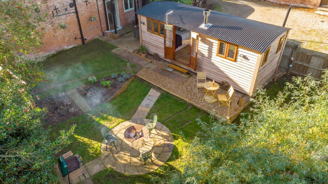 Hayloft And Shepherds Hut In Norfolk Broads With Fire Pit And Bbq From Ginger And Gold Ranworth Zewnętrze zdjęcie