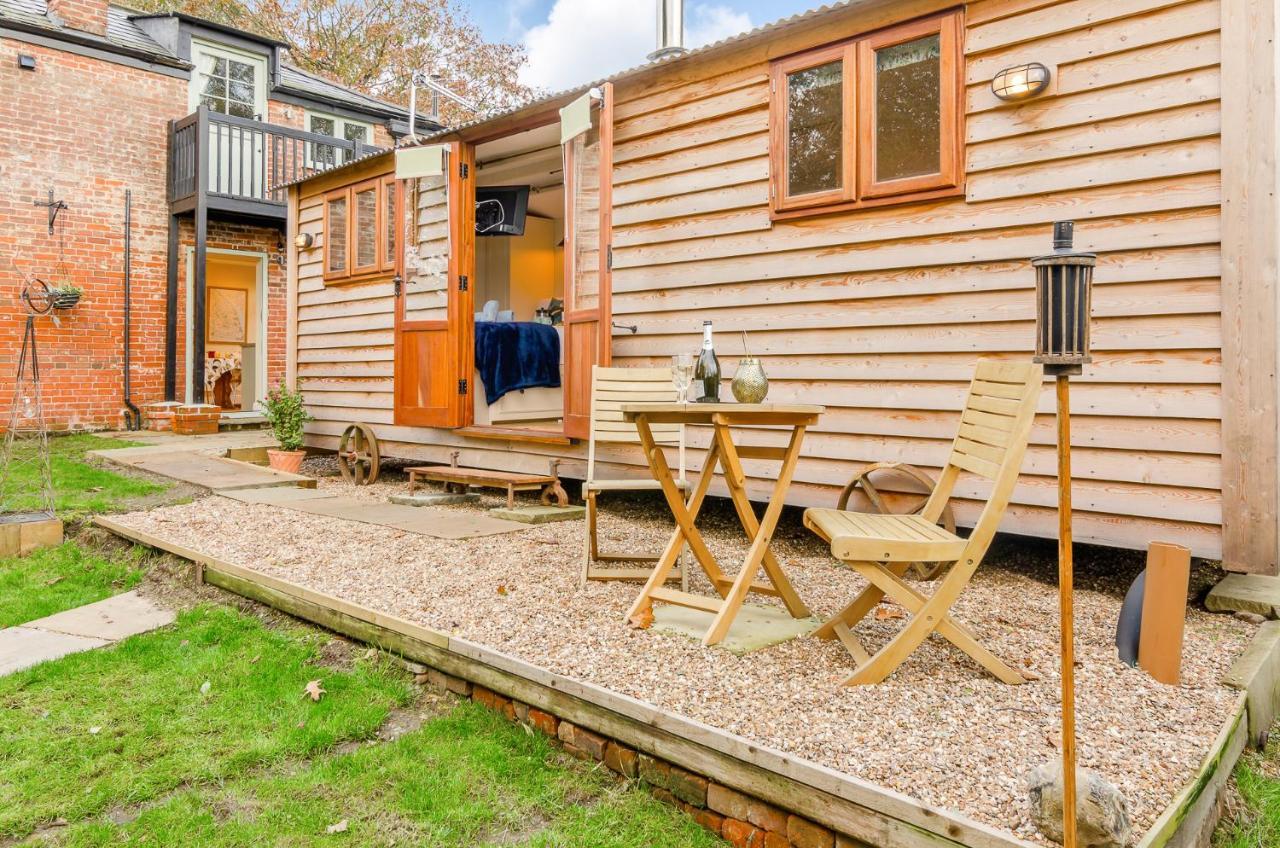 Hayloft And Shepherds Hut In Norfolk Broads With Fire Pit And Bbq From Ginger And Gold Ranworth Zewnętrze zdjęcie