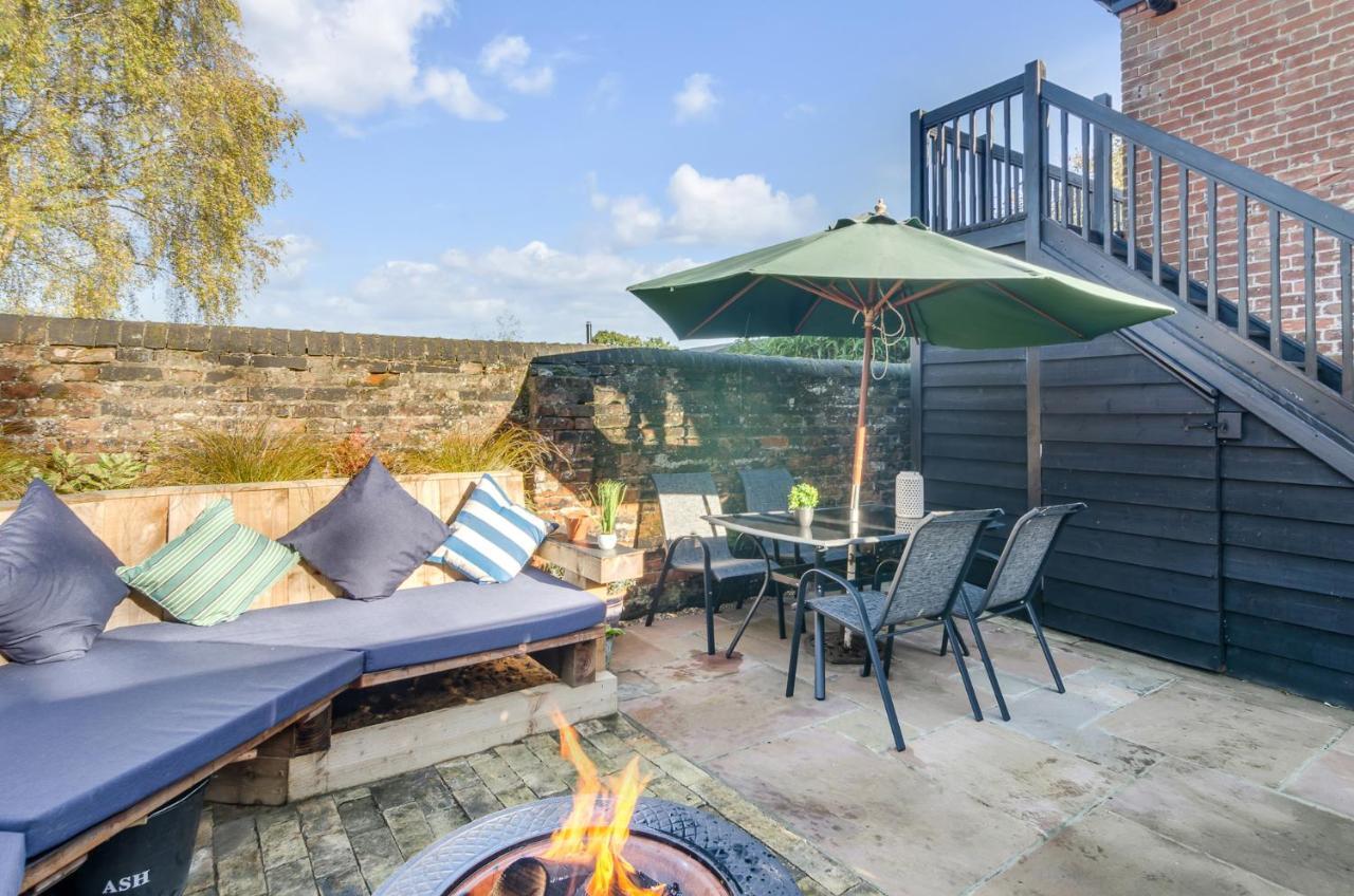 Hayloft And Shepherds Hut In Norfolk Broads With Fire Pit And Bbq From Ginger And Gold Ranworth Zewnętrze zdjęcie