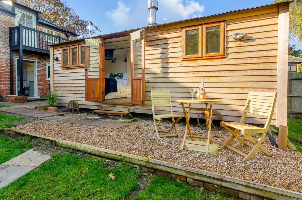 Hayloft And Shepherds Hut In Norfolk Broads With Fire Pit And Bbq From Ginger And Gold Ranworth Zewnętrze zdjęcie