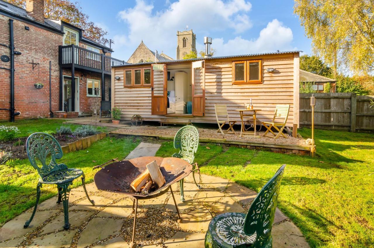 Hayloft And Shepherds Hut In Norfolk Broads With Fire Pit And Bbq From Ginger And Gold Ranworth Zewnętrze zdjęcie