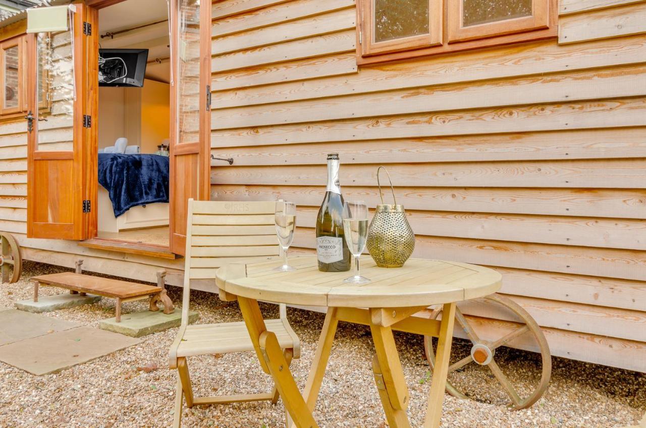 Hayloft And Shepherds Hut In Norfolk Broads With Fire Pit And Bbq From Ginger And Gold Ranworth Zewnętrze zdjęcie