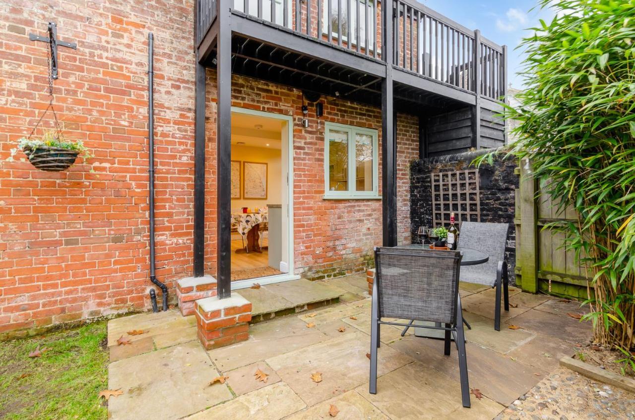 Hayloft And Shepherds Hut In Norfolk Broads With Fire Pit And Bbq From Ginger And Gold Ranworth Zewnętrze zdjęcie