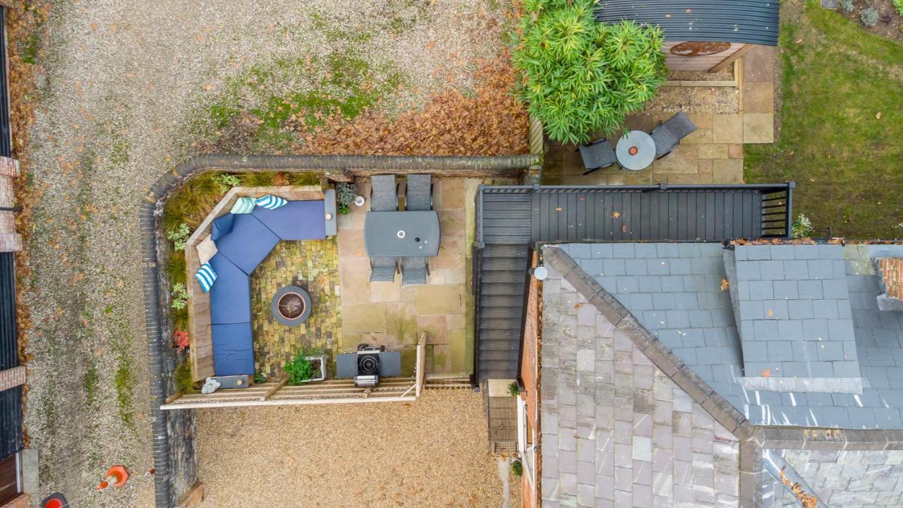 Hayloft And Shepherds Hut In Norfolk Broads With Fire Pit And Bbq From Ginger And Gold Ranworth Zewnętrze zdjęcie