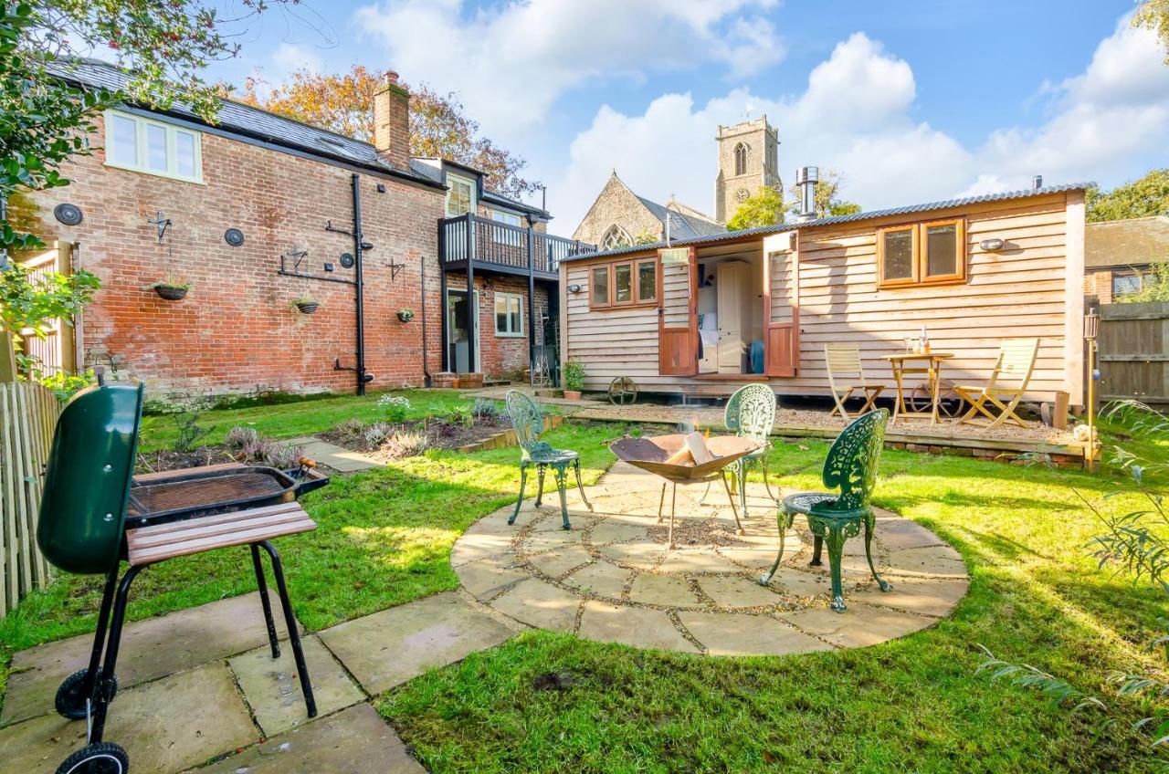 Hayloft And Shepherds Hut In Norfolk Broads With Fire Pit And Bbq From Ginger And Gold Ranworth Zewnętrze zdjęcie