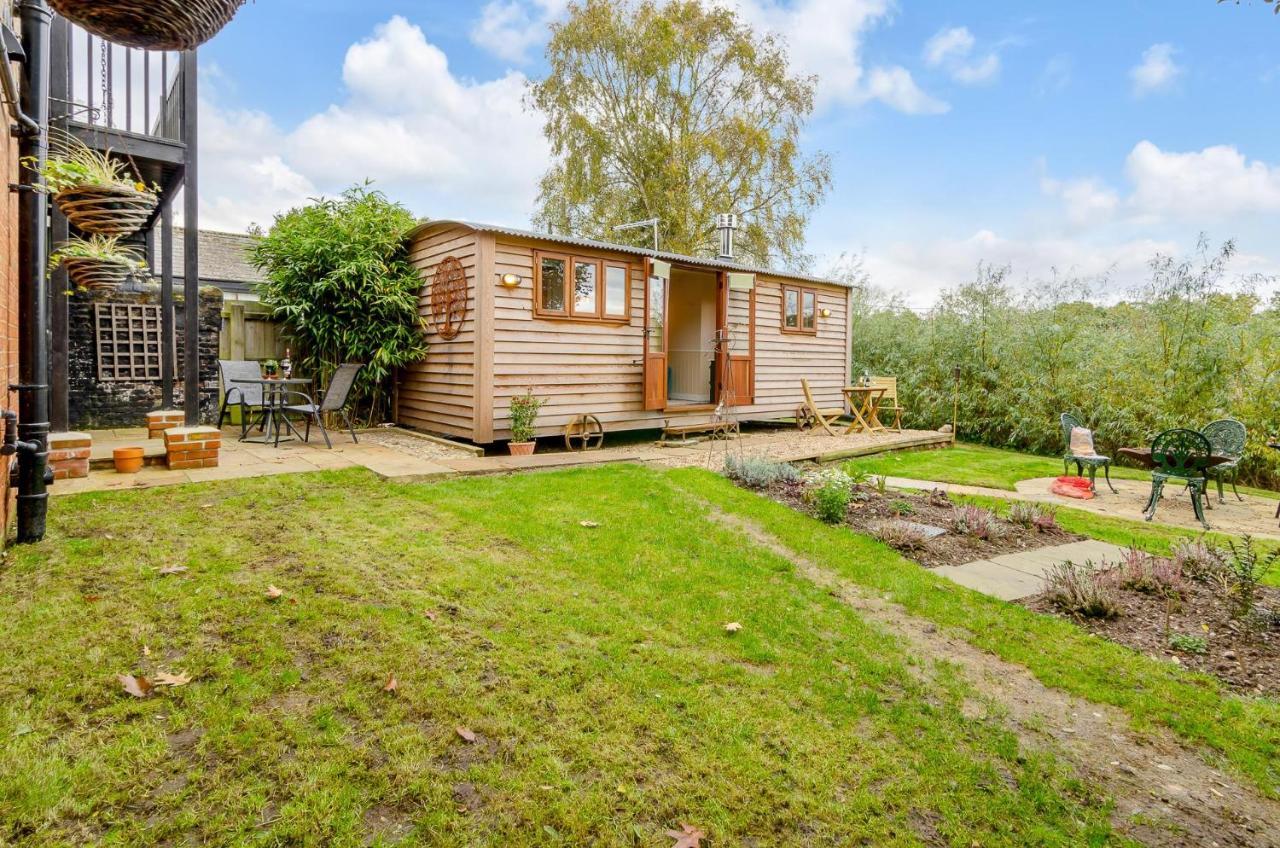 Hayloft And Shepherds Hut In Norfolk Broads With Fire Pit And Bbq From Ginger And Gold Ranworth Zewnętrze zdjęcie