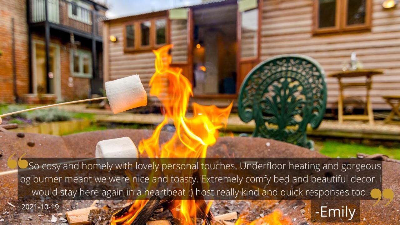 Hayloft And Shepherds Hut In Norfolk Broads With Fire Pit And Bbq From Ginger And Gold Ranworth Zewnętrze zdjęcie